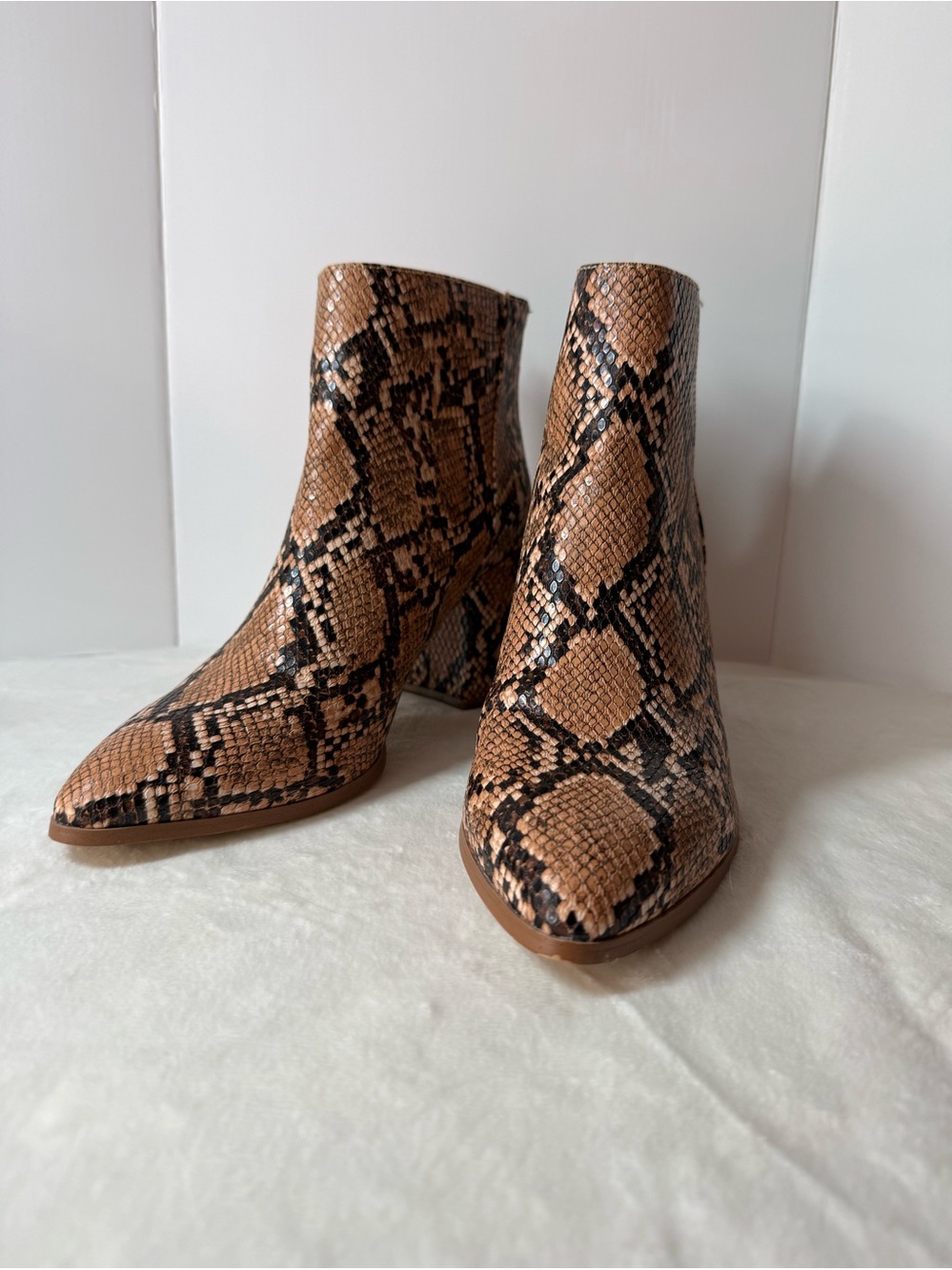 Steve Madden Snakeskin Ankle Boots Sz 8.5 Brown Python Print Back Zip - Picture 1 of 7